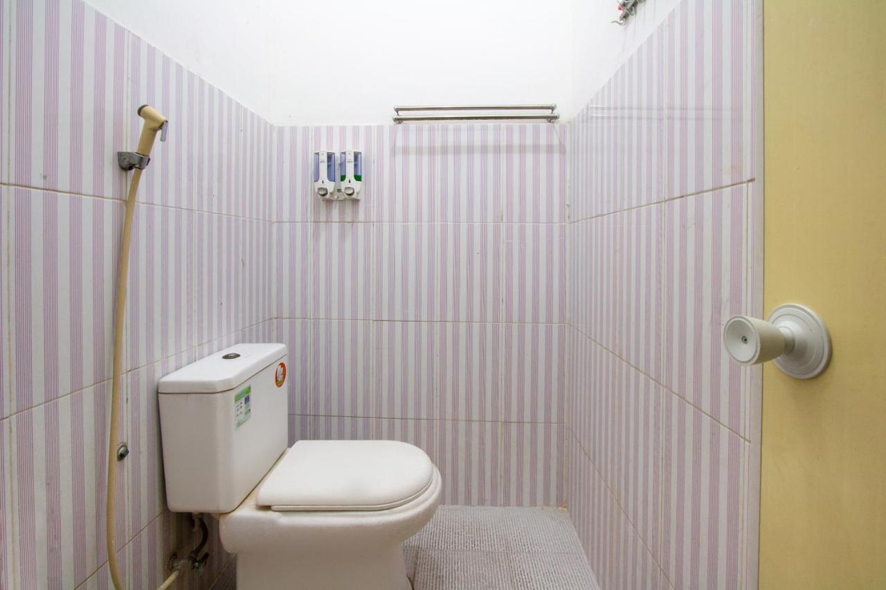 Spot On 2425 Salina Hotel Syariah Sidoarjo Exterior photo